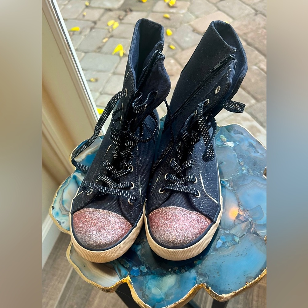 Angel 👼 wing high-top denim tennis shoes for girls Size 4 - Picture 2 of 5